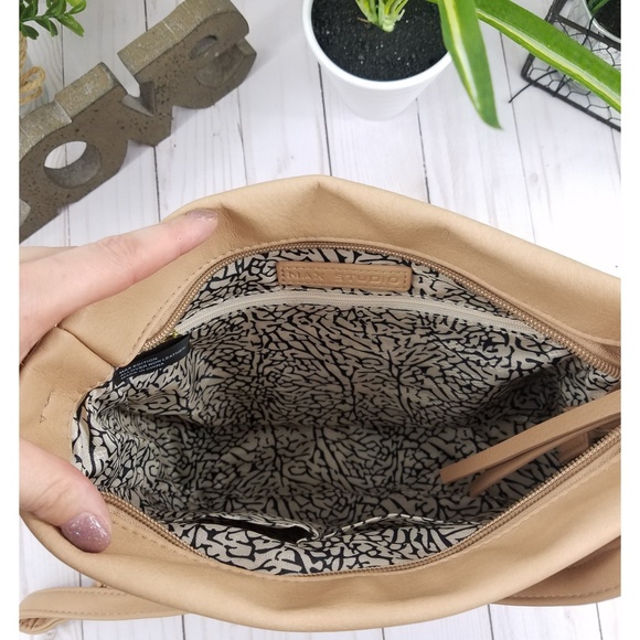 💥NEW MAX STUDIO Tan Crossbody Bag - Picture 6 of 8